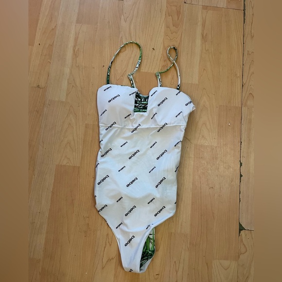 BEBE Palm Tree Cut Out One Piece Swimsuit Sz S Women White Green Reversible AC30 - Picture 3 of 3
